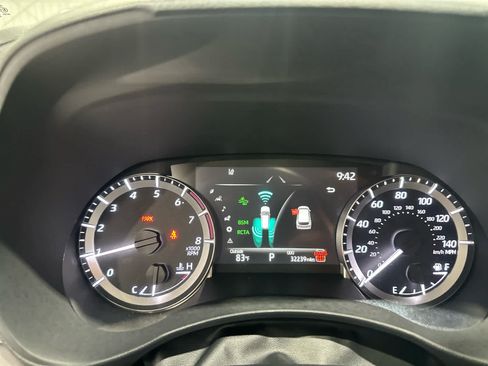 Used 2025 Toyota Highlander LE FWD image 19