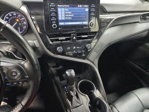Used 2019 Toyota Camry SE FWD image 9
