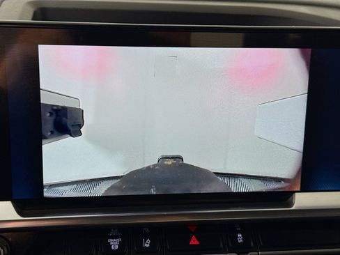 Used 2024 Chevrolet Silverado 2500 LT w/ Convenience Package image 19