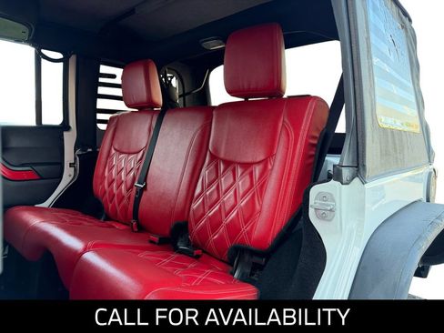 Used 2016 Jeep Wrangler Unlimited Rubicon w/ Connectivity Group AWD/4WD image 16