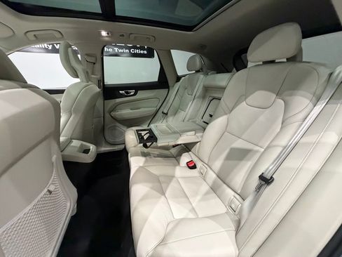 Used 2018 Volvo XC60 T5 Momentum w/ Convenience Package image 25