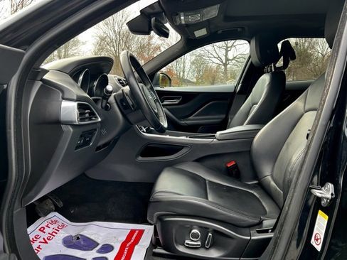 Used 2020 Jaguar F-PACE Premium image 13