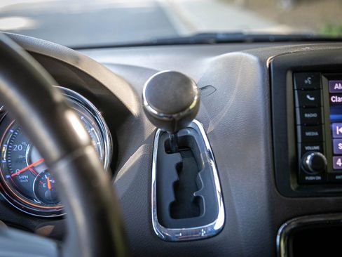 Used 2013 Chrysler Town & Country Touring-L w/ Driver Convenience Group image 30