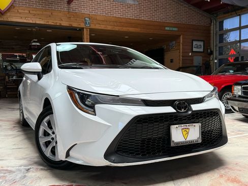 Used 2022 Toyota Corolla LE FWD image 3