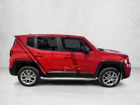 Used 2023 Jeep Renegade Latitude image 4