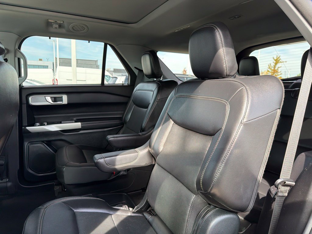 Used 2021 Ford Explorer Limited w/ Equipment Group 301A AWD/4WD image 17