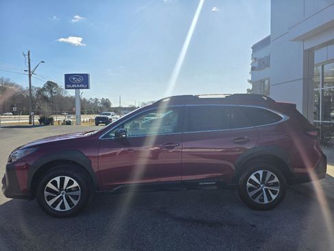 Used 2025 Subaru Outback Premium image 9