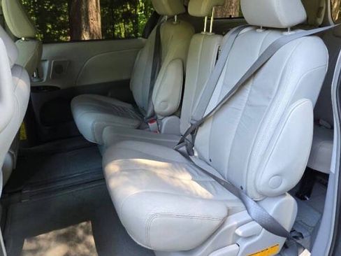 Used 2012 Toyota Sienna XLE w/ Premium Pkg FWD image 14