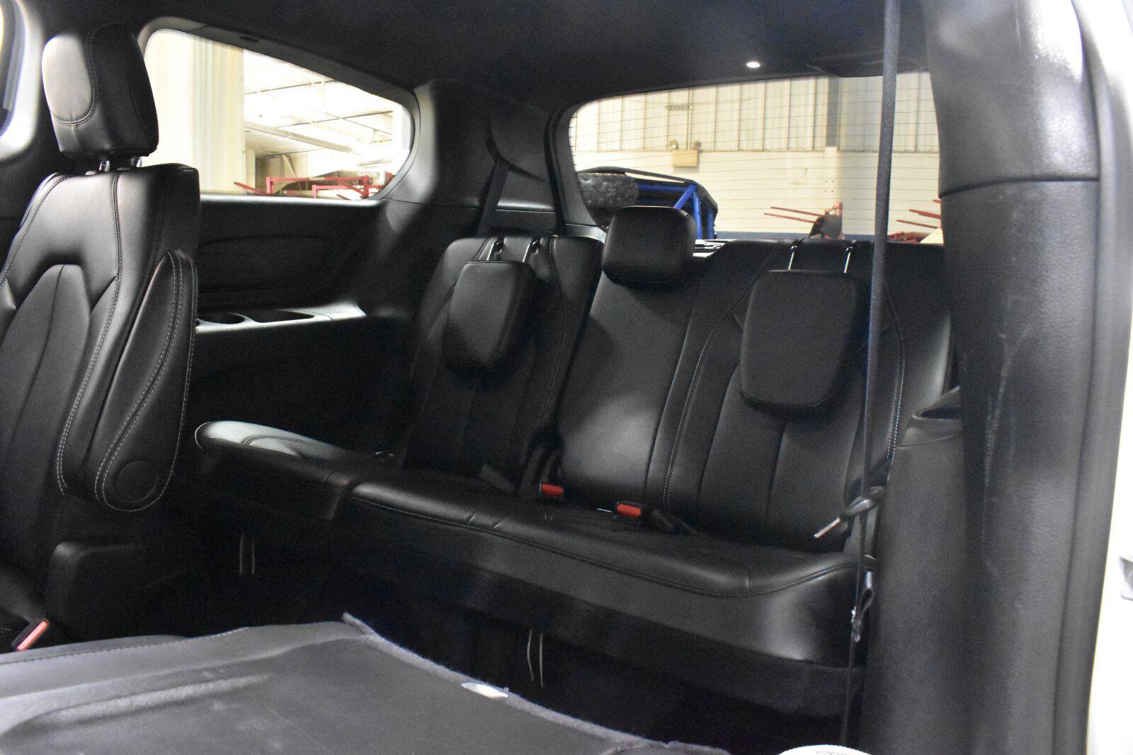Used 2025 Chrysler Pacifica Select FWD image 5