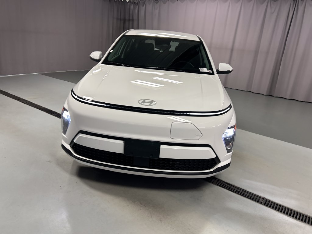 Used 2024 Hyundai Kona SE FWD image 2