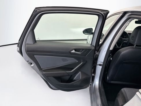 Used 2025 Volkswagen Jetta SE FWD image 32