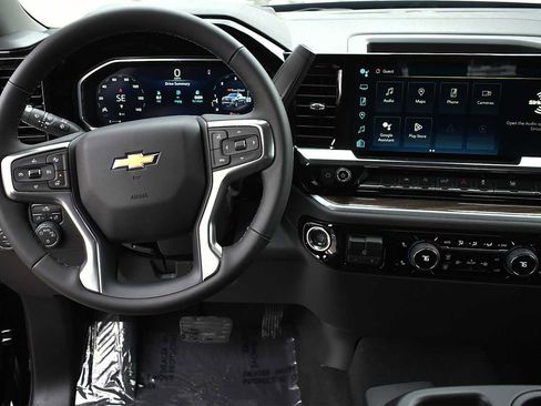 Used 2026 Chevrolet Silverado 1500 LT AWD/4WD image 12