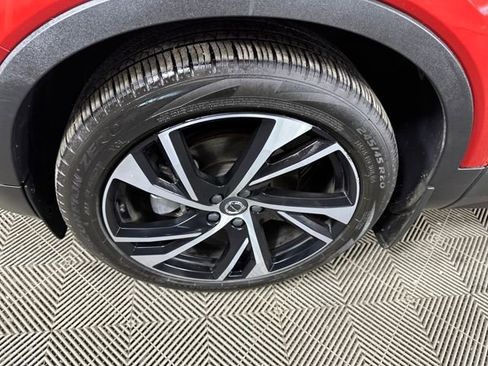 Used 2021 Volvo XC40 T5 R-Design w/ Protection Package Premier image 10