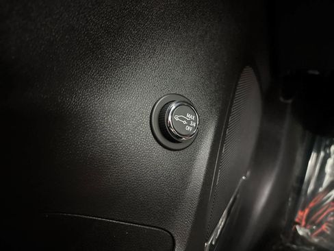 Used 2023 Buick Envision Essence w/ Technology Package I image 26