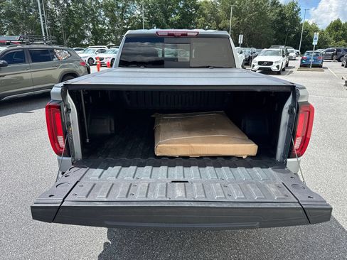 Used 2024 GMC Sierra 1500 AT4 w/ Technology Package AWD/4WD image 11