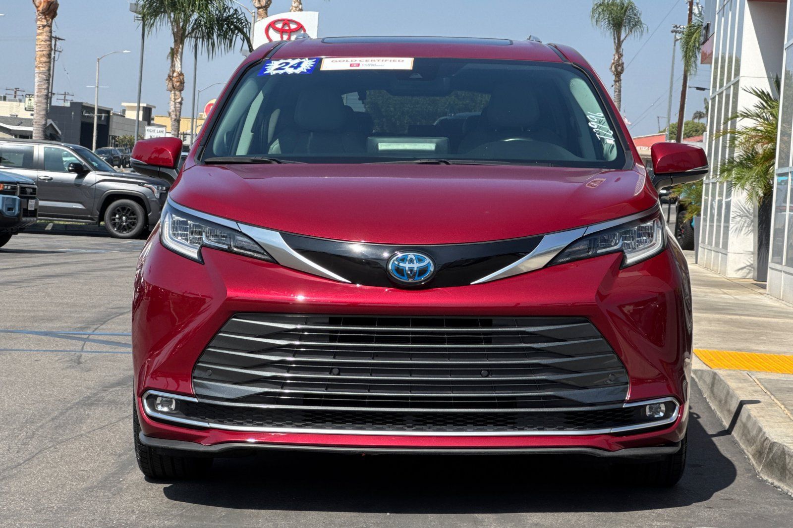 Used 2024 Toyota Sienna Limited FWD image 11