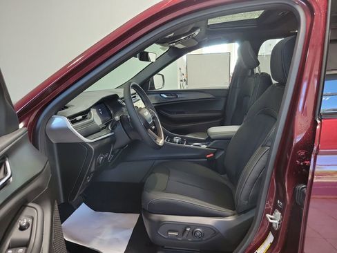 New 2025 Jeep Grand Cherokee Limited image 10