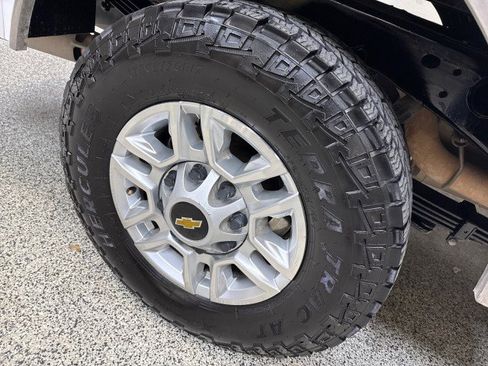 Used 2024 Chevrolet Silverado 2500 LT w/ Convenience Package image 75