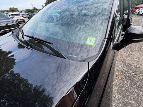 Used 2024 Chrysler Pacifica Touring-L FWD image 31