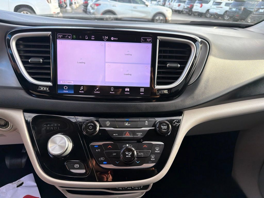 Used 2022 Chrysler Pacifica Touring-L FWD image 26