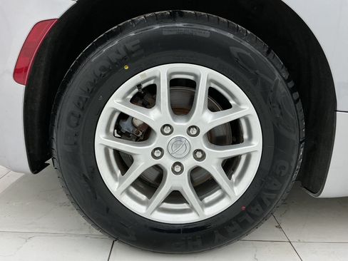 Used 2020 Chrysler Pacifica Touring-L FWD image 47