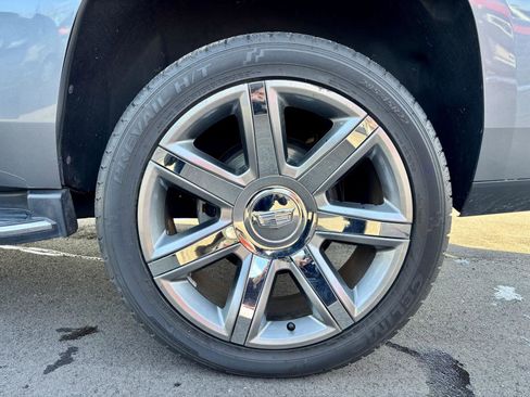 Used 2018 Cadillac Escalade Luxury image 36