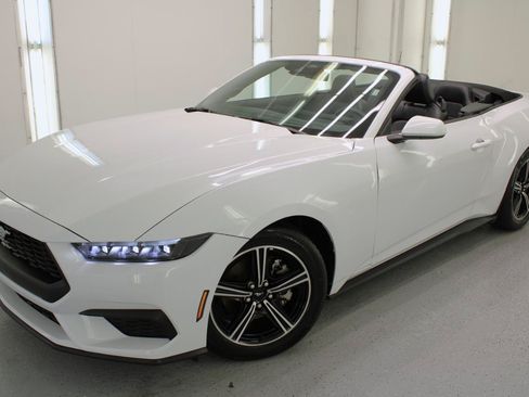 Used 2025 Ford Mustang Premium RWD image 36