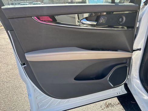 Certified 2023 Lincoln Nautilus Reserve w/ Luxury Package image 13