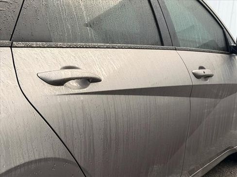 Used 2023 Hyundai Elantra SEL image 16