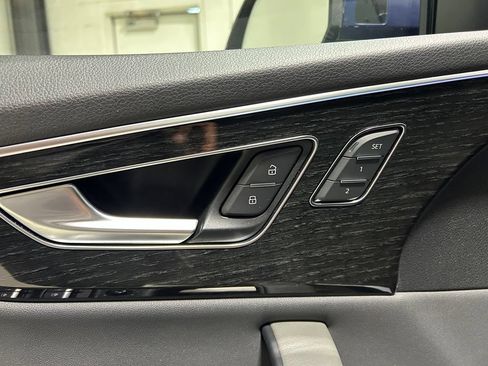 Used 2019 Audi Q8 Prestige AWD/4WD image 12