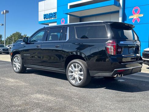 Used 2023 Chevrolet Suburban High Country image 3