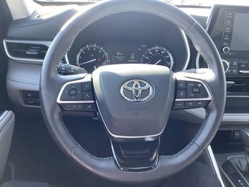 Used 2021 Toyota Highlander XLE AWD/4WD image 30