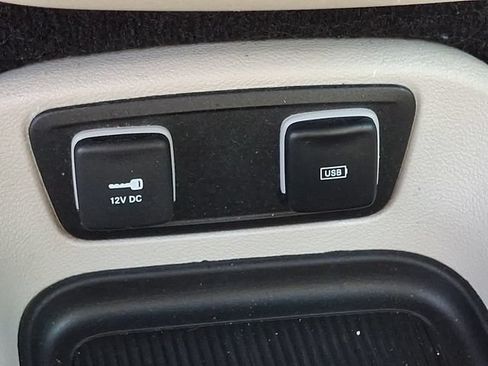 Used 2018 Chrysler Pacifica Limited w/ Advanced Safetytec Group FWD image 23