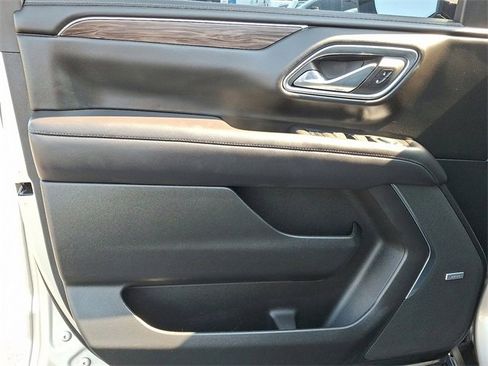 Used 2021 Chevrolet Tahoe LT w/ Luxury Package image 14