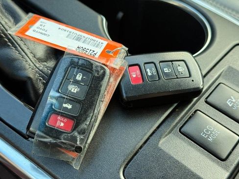 Used 2015 Toyota Camry SE image 24