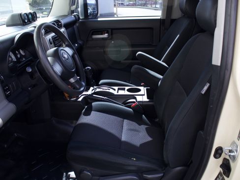 Used 2008 Toyota FJ Cruiser 4WD image 11