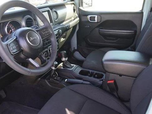 Used 2023 Jeep Gladiator Sport AWD/4WD image 18