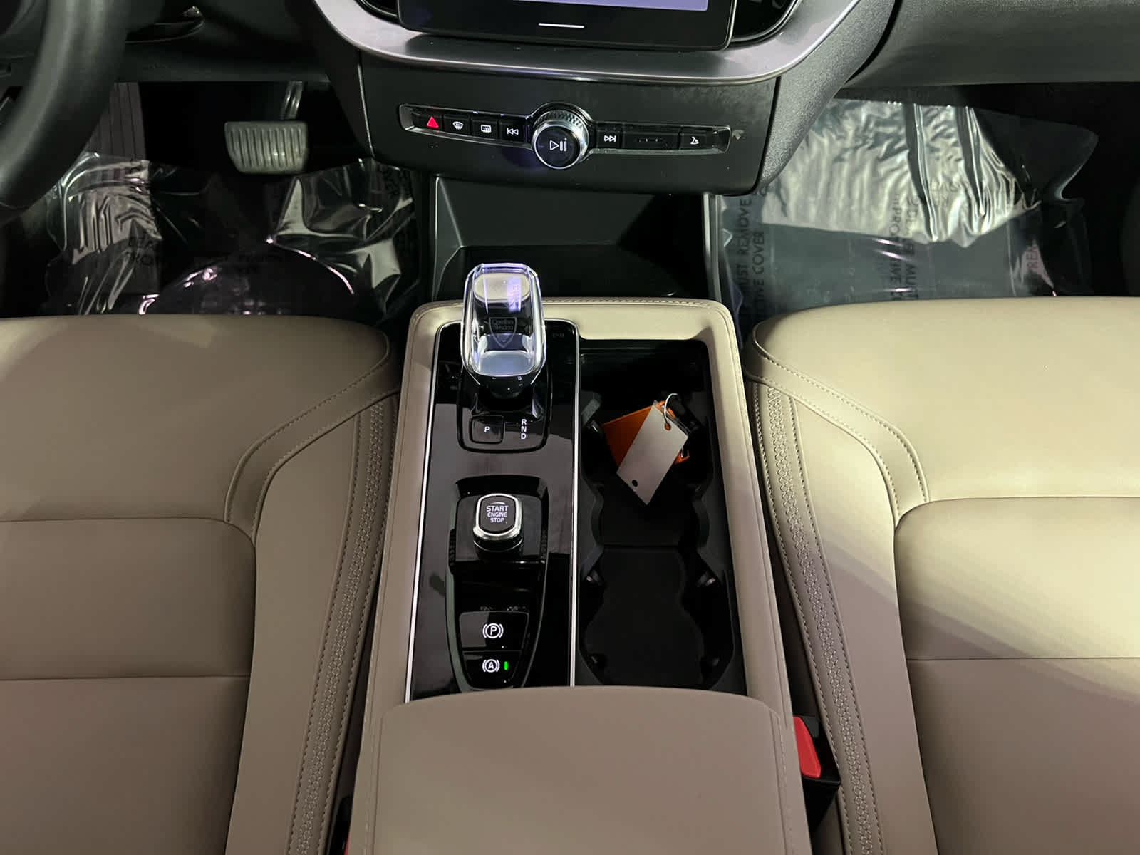 Used 2025 Volvo XC90 B5 Plus w/ Protection Package Premier AWD/4WD image 13