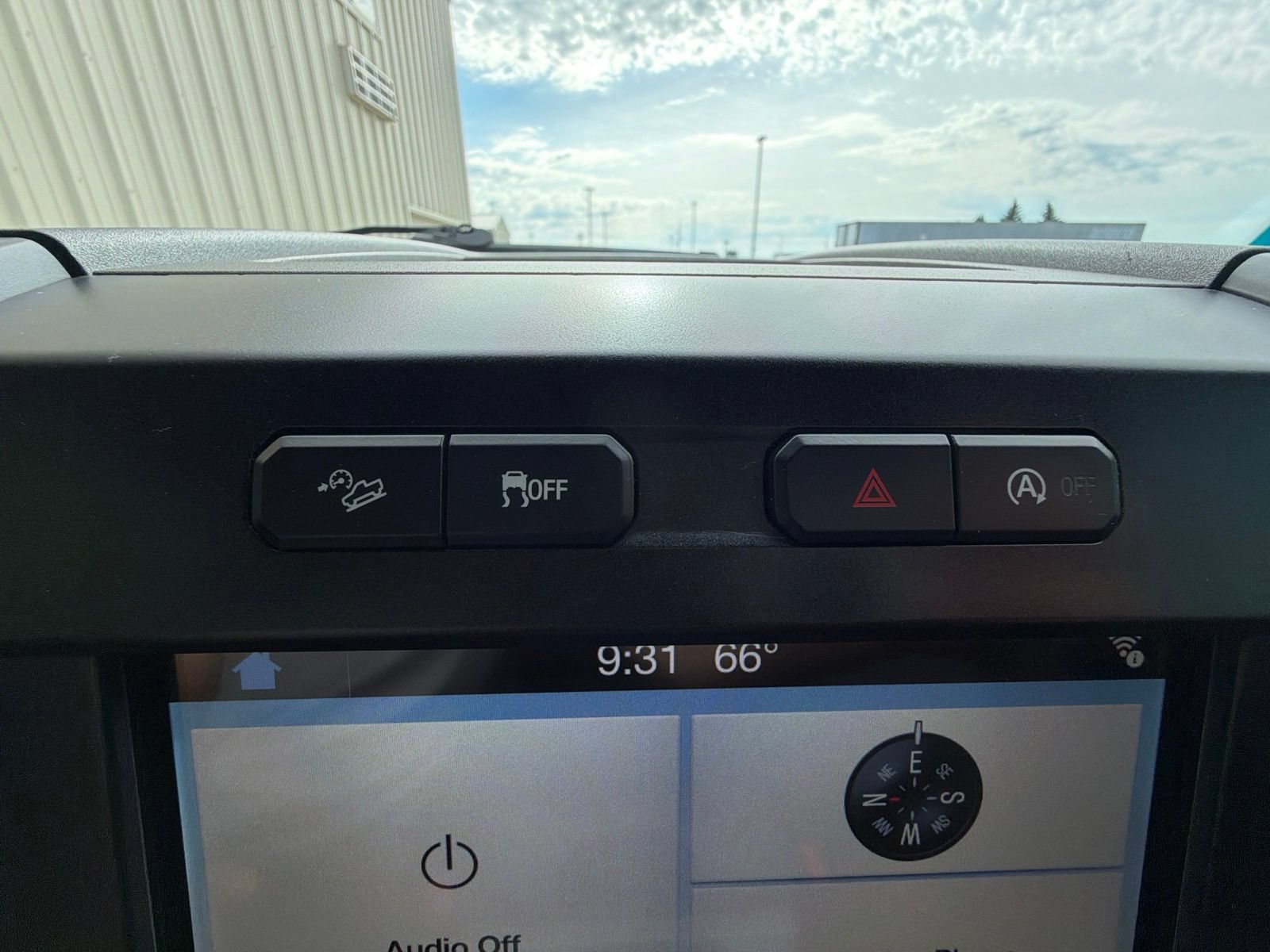 Used 2018 Ford F150 XLT w/ Equipment Group 302A Luxury AWD/4WD image 19