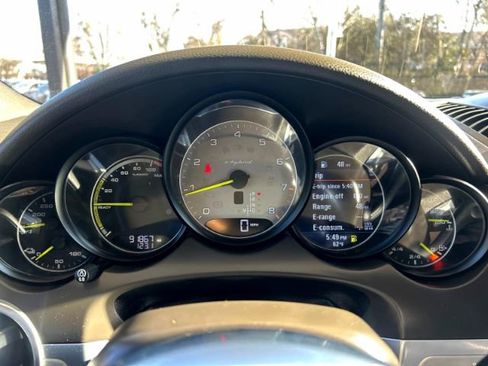 Used 2015 Porsche Cayenne S image 17