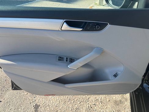 Used 2016 Volkswagen Passat 1.8T S FWD image 11