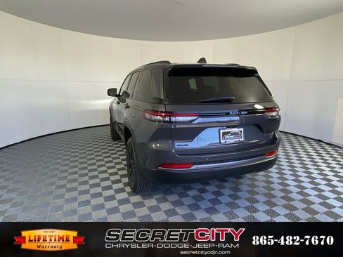 New 2026 Jeep Grand Cherokee Altitude image 5