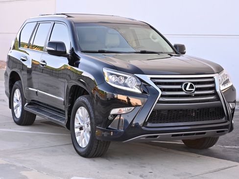 Used 2017 Lexus GX 460 Premium w/ Premium Package AWD/4WD image 9