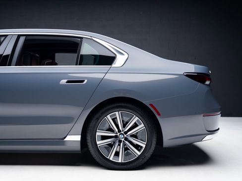 Used 2023 BMW i7 xDrive60 image 21