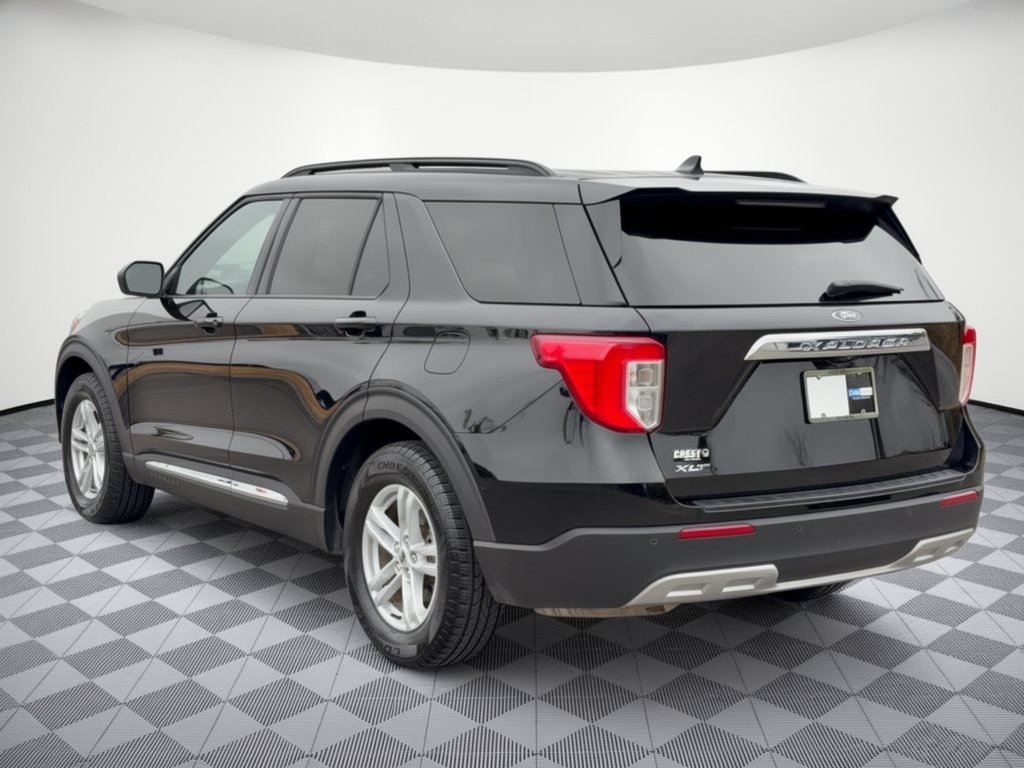 Used 2024 Ford Explorer XLT w/ Equipment Group 202A RWD image 3