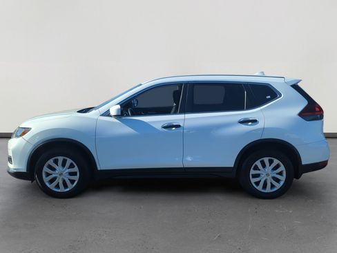 Used 2018 Nissan Rogue S image 2