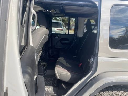 Used 2021 Jeep Wrangler Unlimited Rubicon image 24