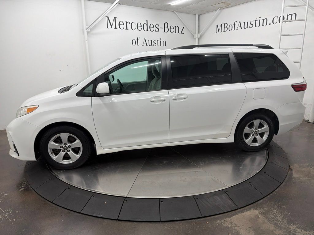 Used 2019 Toyota Sienna LE FWD image 4
