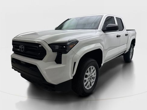 Used 2025 Toyota Tacoma SR image 2