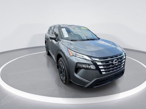 Used 2024 Nissan Rogue SV AWD/4WD image 2
